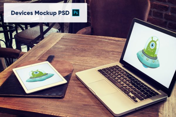 响应式网站设计iPad&MacBook预览效果图样机v1 Laptop and Tablet on Wooden Table Mockup PSD