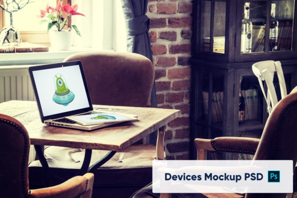 响应式网站设计iPad&MacBook预览效果图样机v6 Laptop and Tablet on Wooden Table Mockup PSD