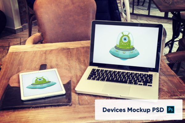 响应式网站设计iPad&MacBook预览效果图样机v2 Laptop and Tablet on Wooden Table Mockup PSD