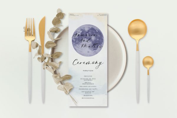 优雅设计风格西餐厅菜单设计效果图样机 Food Menu Mockup