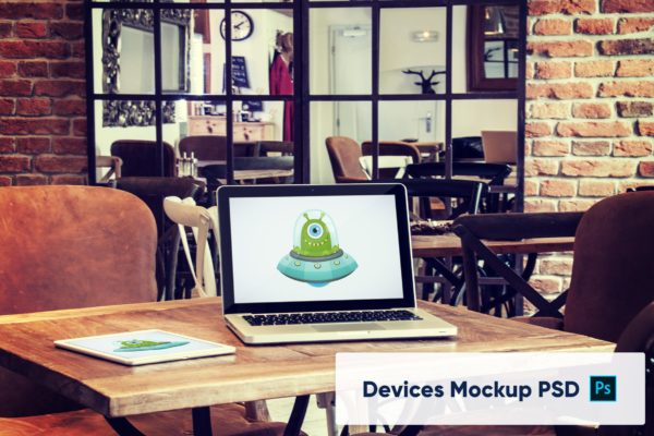 响应式网站设计iPad&MacBook预览效果图样机v4 Laptop and Table on Wooden Table Mockup PSD