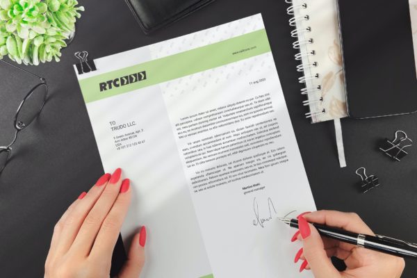 A4纸张/商务办公信纸设计样机 A4 Paper / Business Letter Mockup