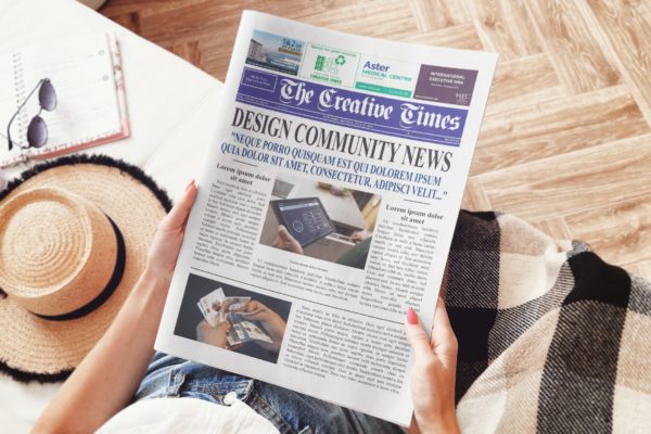 真实场景手持报纸效果图样机模板 Newspaper Mockup