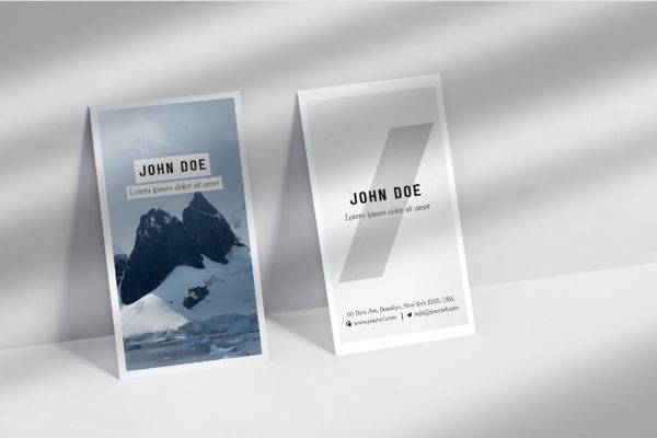 竖版设计风格企业名片样机模板 Vertical Business Card Mock Up