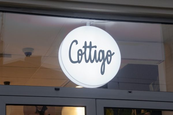 户外广告招牌Logo样机模板＃15 Outdoor Hanging Logo Sign Mockup #15