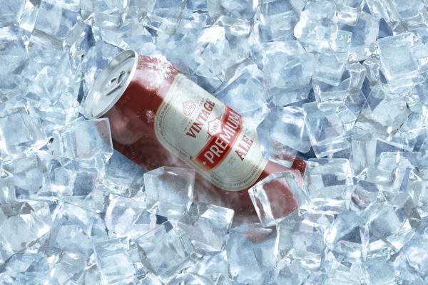 冰块冷冻啤酒易拉罐标签设计样机 Frozen Beer Can Mockup