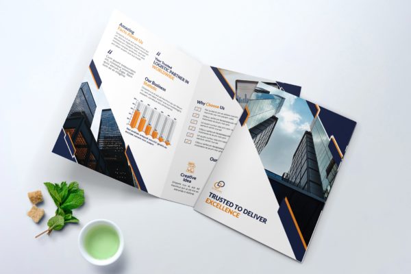 集团介绍双折小册子设计模板 Bifold Brochure