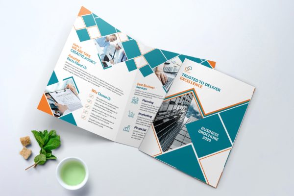 公司简介双折小册子设计模板 Bifold Brochure