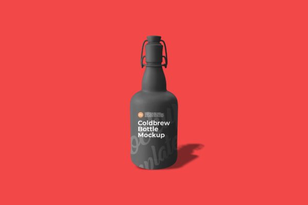 冷啤酒瓶品牌包装设计样机 Cold Brew Bottle Mockup