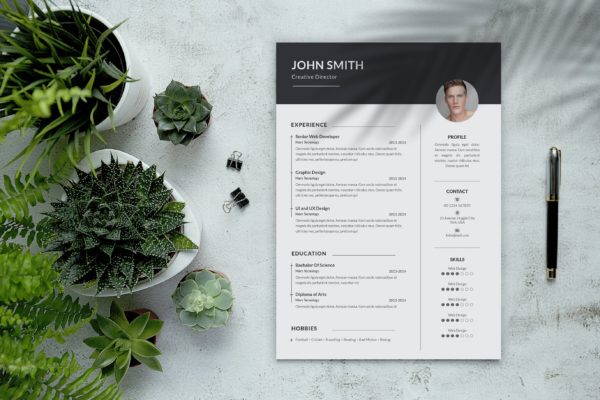 宣传单&简历纸张样机 Flyer or Resume Mockup