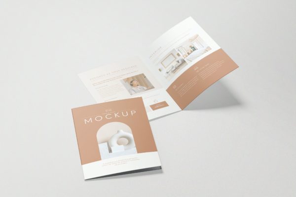 双折页广告小册子设计样机 Bifold brochure mockups